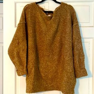 Oversized bulky sweater.  Free people never worn tags still on